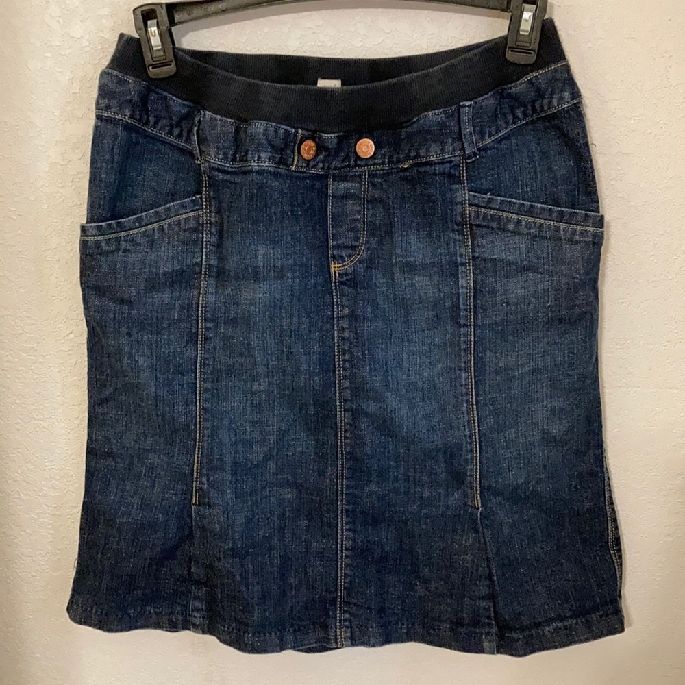 Old Navy “M” Maternity REAL Jean skirt with it stretchy waist
